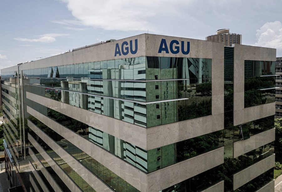 AGU quer que Meta exclua grupos de venda ilegal de rótulos e garrafas de bebidas