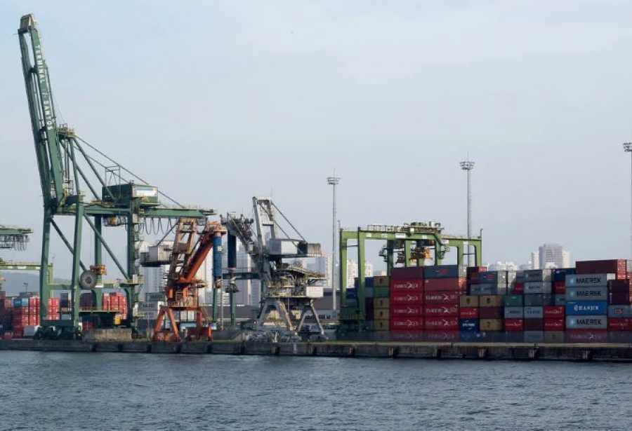 Brasil registra em setembro um superávit comercial de US$ 2,99 bilhões, acima do esperado