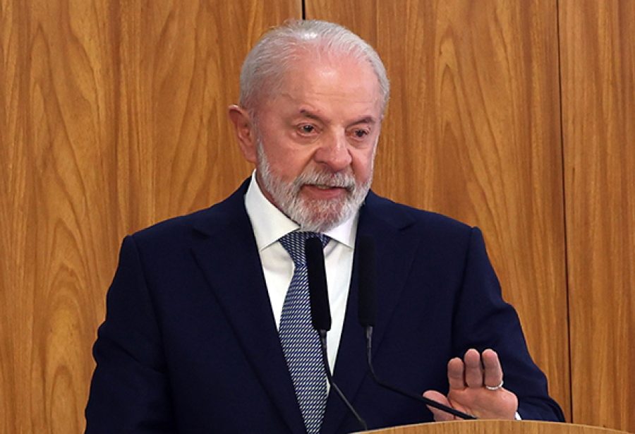 Em conversa com Trump, Lula defende que crise na Venezuela seja resolvida de maneira diplomática