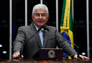Empresa do senador Marcos Pontes usa espaço da FAB para oferecer serviços