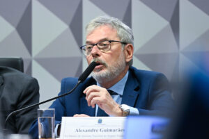 Ex-diretor do INSS diz na CPMI que abriu empresa para atender "Careca"