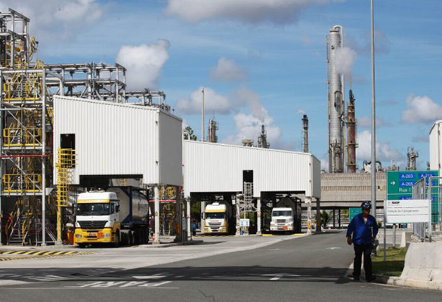 Faturamento da indústria tem queda histórica, mostra CNI