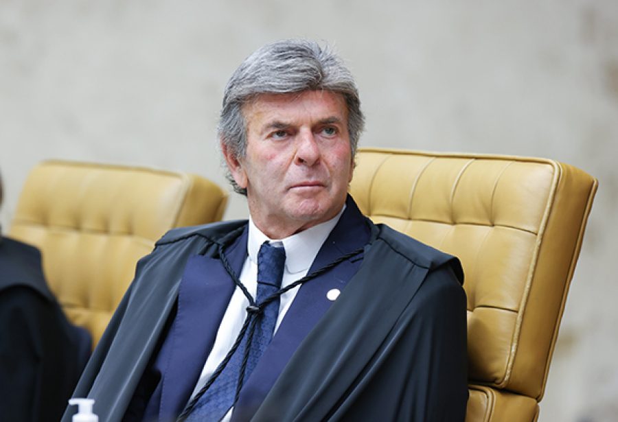 Fux abandona plenário do Supremo durante críticas de Gilmar à Lava Jato