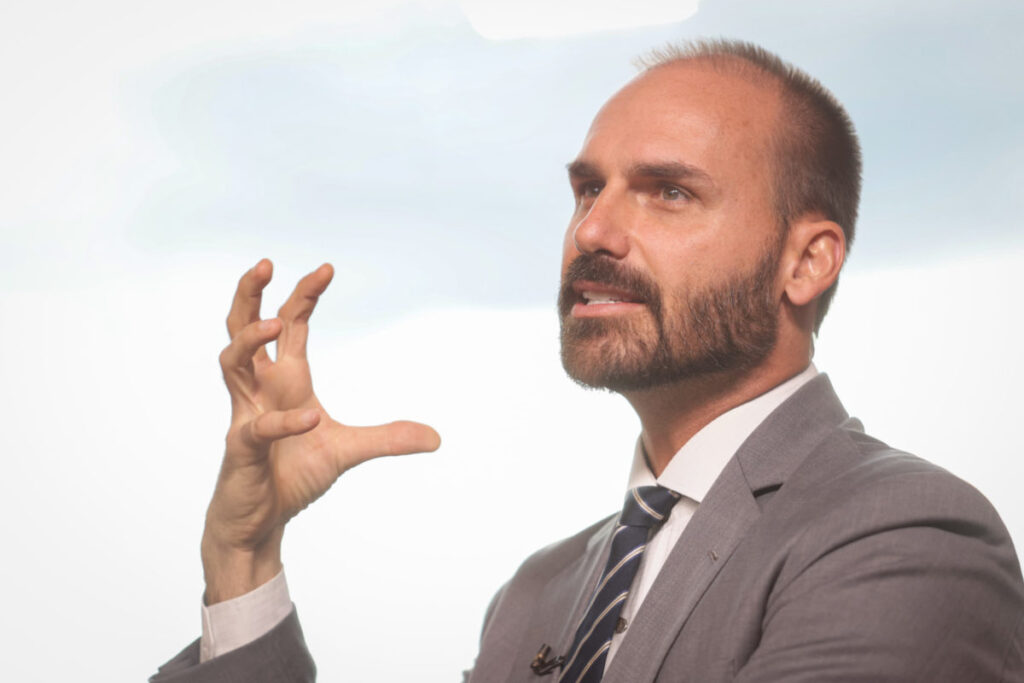 Gonet se manifesta contra pedido de prisão de Eduardo Bolsonaro