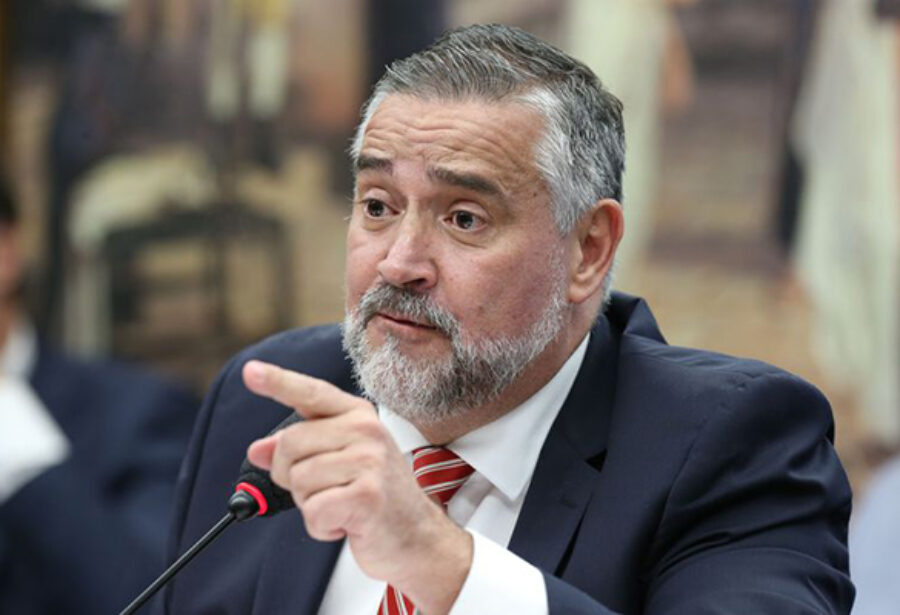 Governo se reorganiza na CPI do INSS, obtém vitórias e tenta aumentar controle de comissão