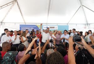 Jerônimo assina ordem de serviço para construção de UPA em Camaçari
