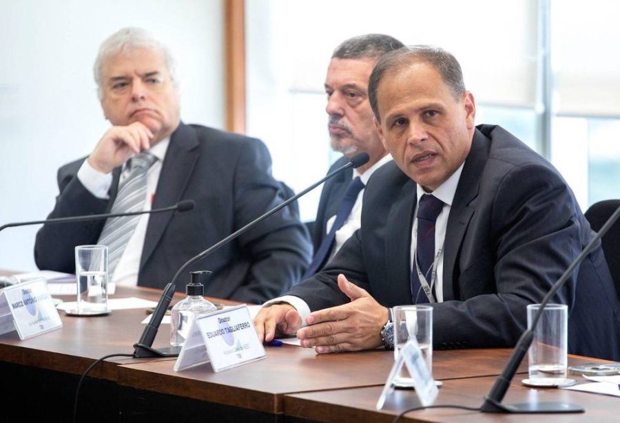 Justiça italiana libera ex-assessor de Moraes, mas apreende passaporte