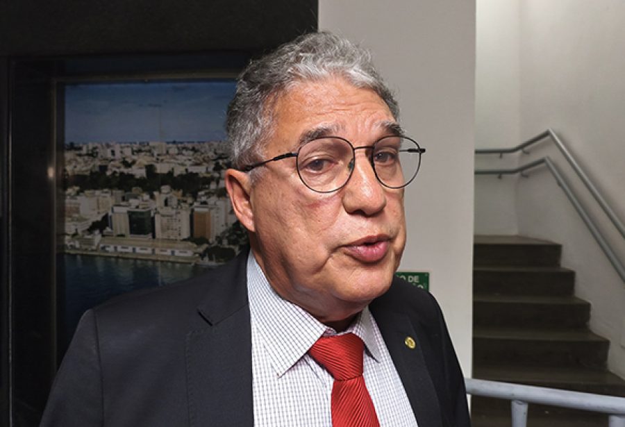 Líder do Governo causa embaraço em reunião da CCJ que analisa caso Binho Galinha