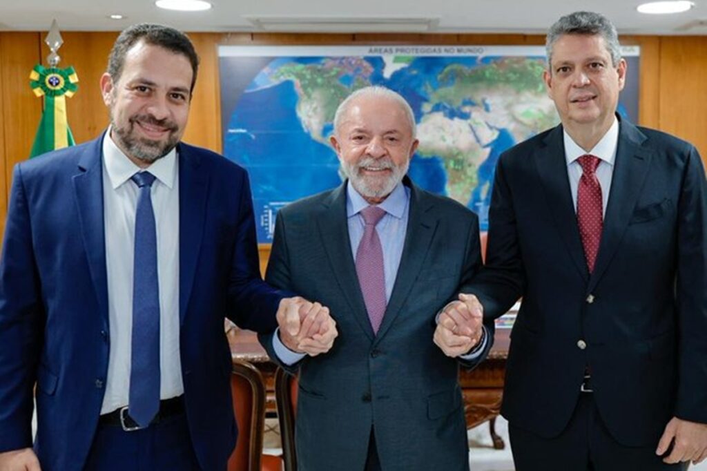 Lula anuncia Boulos no lugar de Márcio Macêdo na Secretaria-Geral