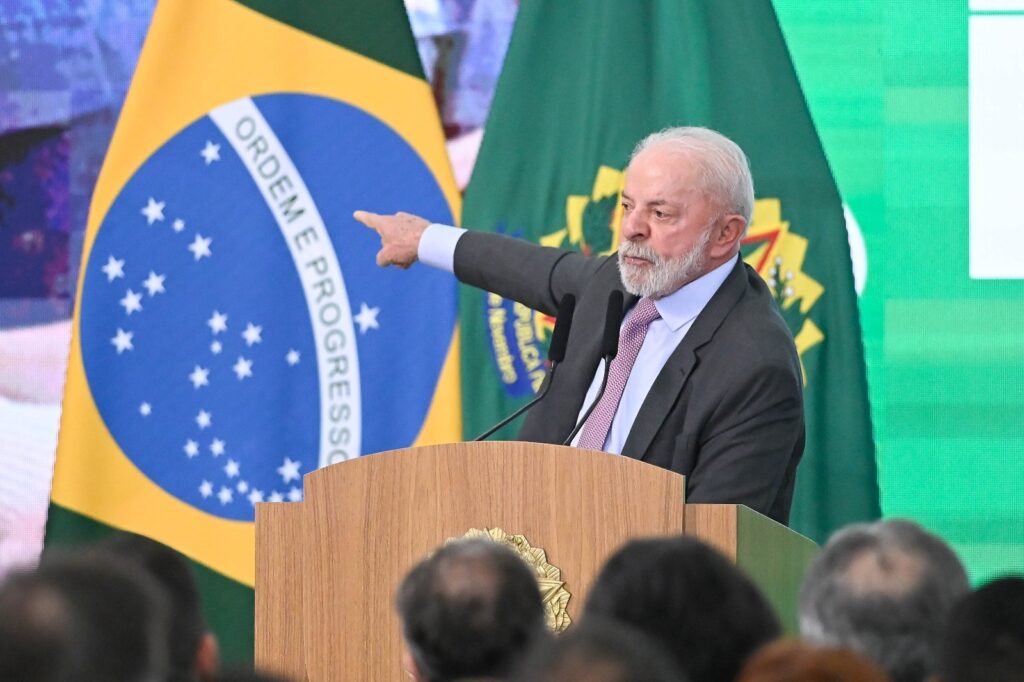 Lula cobra o Banco Central: "Vai precisar começar a baixar os juros"