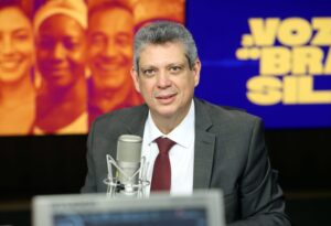 Lula conversa hoje com Márcio Macêdo e deve anunciar Boulos para substituí-lo