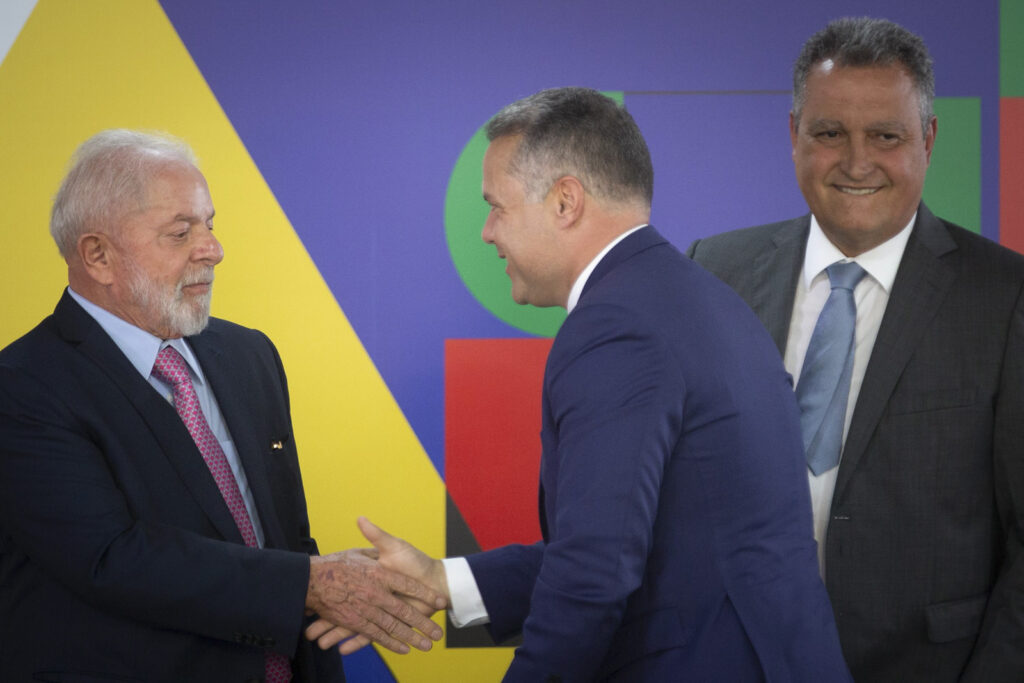 Lula dá aval para proposta que dá fim