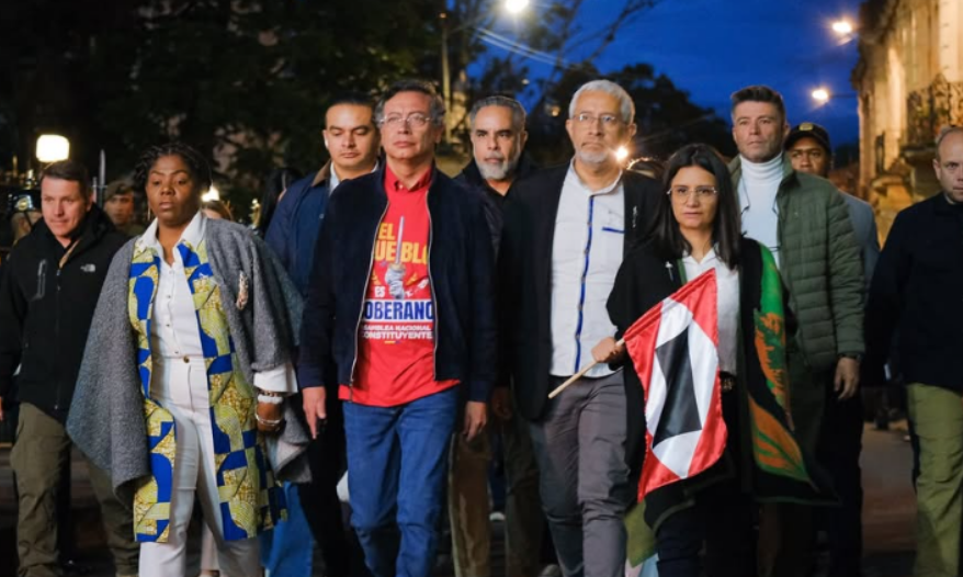 “Me Castigam e Hoje Zombo”: Petro Ironiza Sanções e Promete Voltar aos EUA