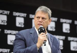 Negativas de Tarcísio fazem Ratinho, Caiado e Zema voltarem a sonhar com 2026 a um ano da eleição