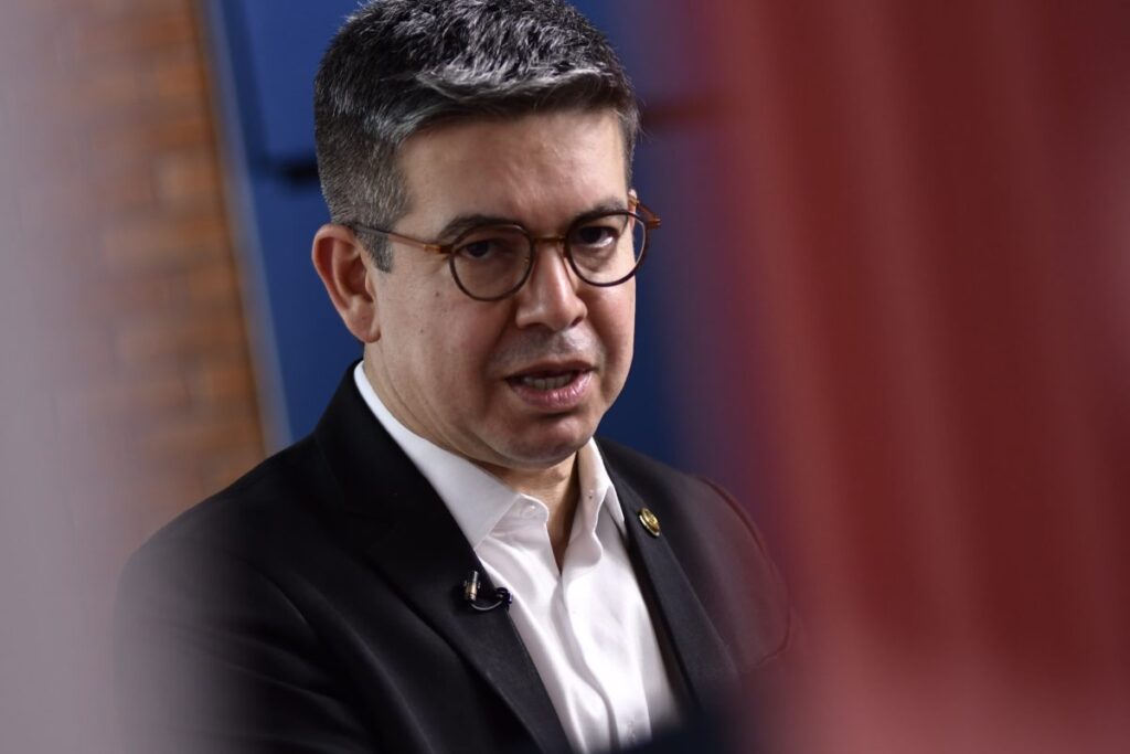 Por MP do IOF, líder do governo ameaça com bloqueio de emendas