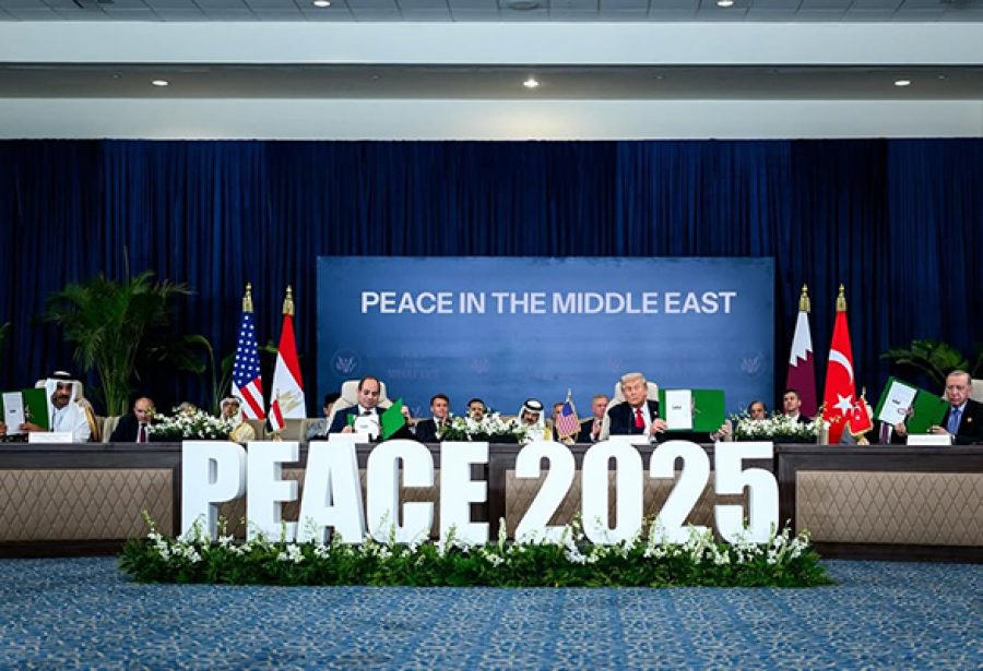 Sem Netanyahu, Trump assina acordo de cessar-fogo em Gaza junto a líderes árabes no Egito