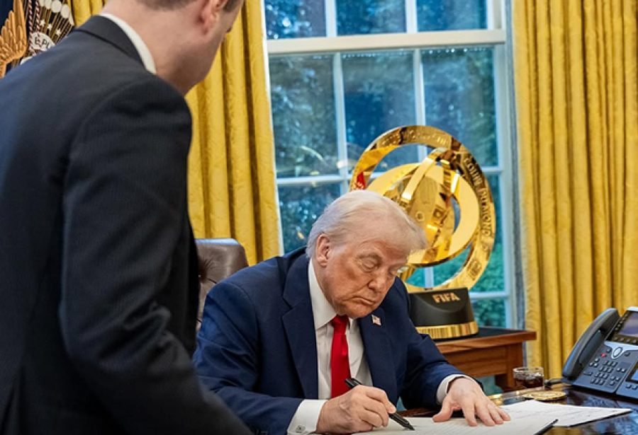 Trump anuncia tarifa adicional de 100% sobre produtos da China a partir de 1º de novembro