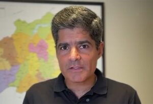 ‘Quando o povo quer mudança, não tem jeito. É Mucugê falando pela Bahia’, diz ACM Neto após vaias a Jerônimo