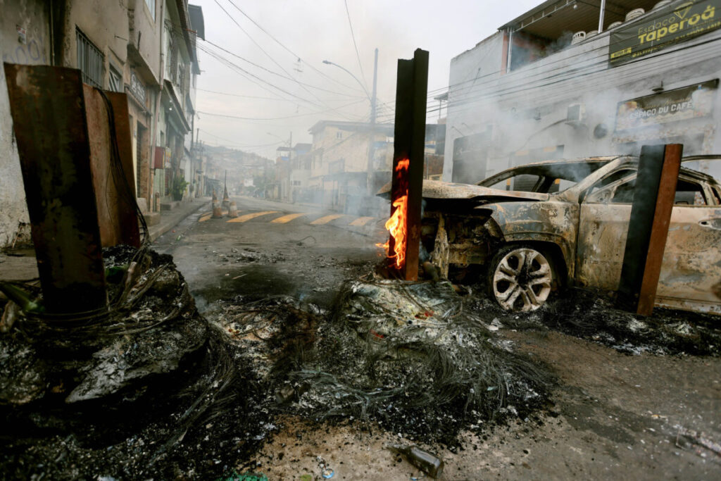 Por dentro do Alemão: quando o tiro para, começa a corrida pela vida