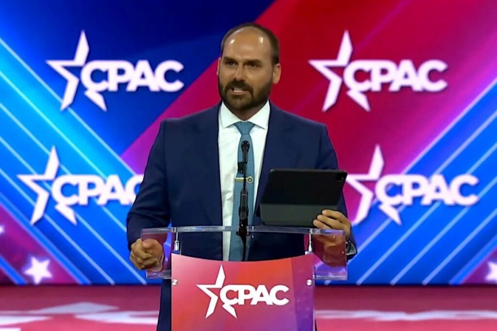 STF: Moraes vota para tornar Eduardo Bolsonaro réu por crime de coação