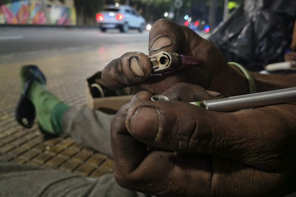 Cracolândias persistem no centro de SP e usuários circulam da periferia a bairro nobre