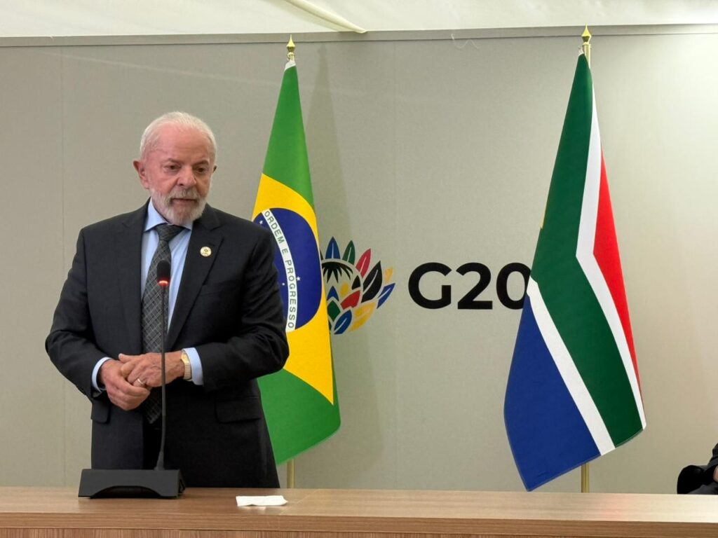 Lula comenta prisão de Bolsonaro: "Todo mundo sabe o que ele fez"