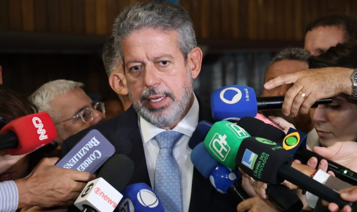 Arthur Lira quebra o silêncio sobre prisão de Bolsonaro