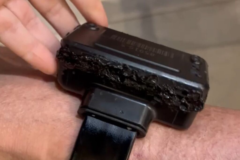 Bolsonaro confessa que queimou tornozeleira com ferro quente e justifica: "Curiosidade"