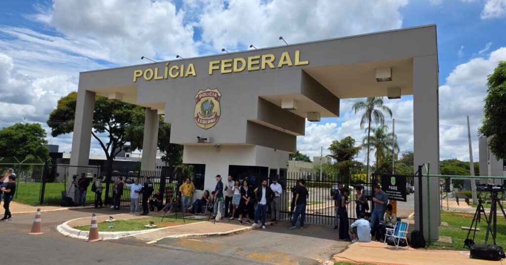 Bolsonaro recebe medicamentos na PF e gera polêmica nas redes após suposto uso de Viagra