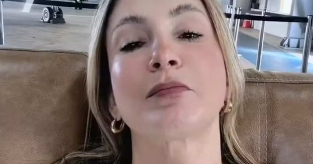 Claudia Leitte cancela shows após passar mal em avião e ser diagnosticada com doença
