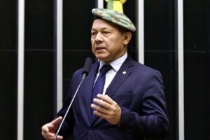Deputado do PL emprega companheira, cunhada