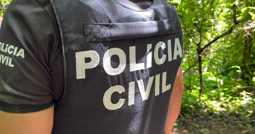 Homem é preso pela Polícia Civil após manter a companheira em cárcere privado em Porto Seguro