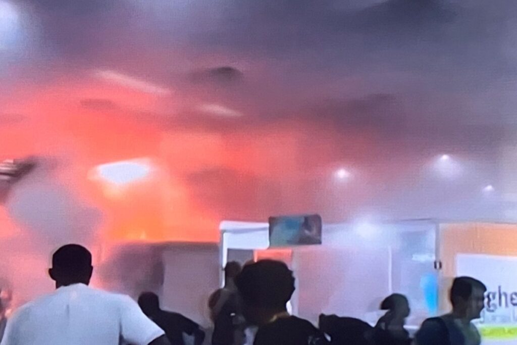 Incêndio atinge pavilhão dos países na COP30; há correria