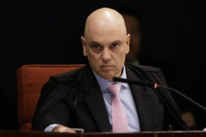 Moraes aponta falta de pertinência em pedido do GDF sobre Bolsonaro