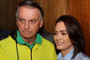 Moraes autoriza visita de Michelle a Jair Bolsonaro na sede da PF de Brasília