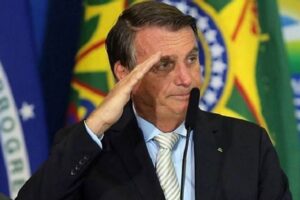 Moraes determinou que prisão de Bolsonaro fosse sem algemas nem exposição midiática