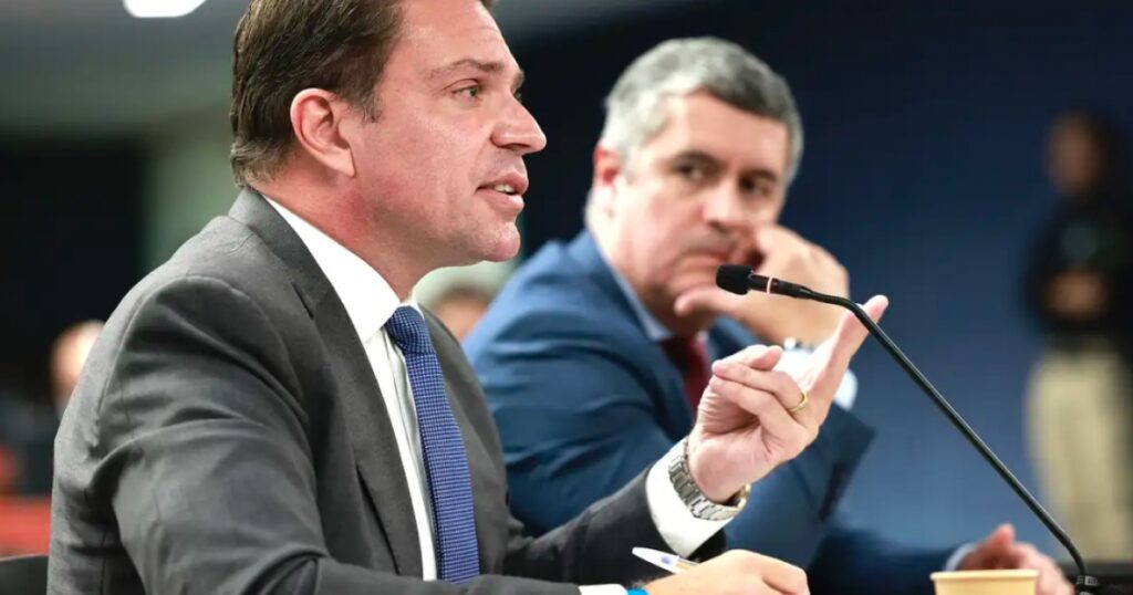 PF avalia pedir inclusão de Ramagem na lista de difusão vermelha da Interpol