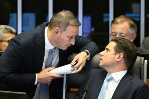 Pressionado por governadores, Motta adia votação do PL Antifacção