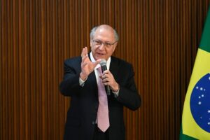 Recuo de Trump foi positivo e vamos procurar novos cortes, diz Alckmin