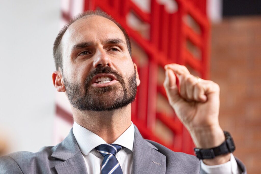 STF tem unanimidade para tornar Eduardo Bolsonaro réu por coação