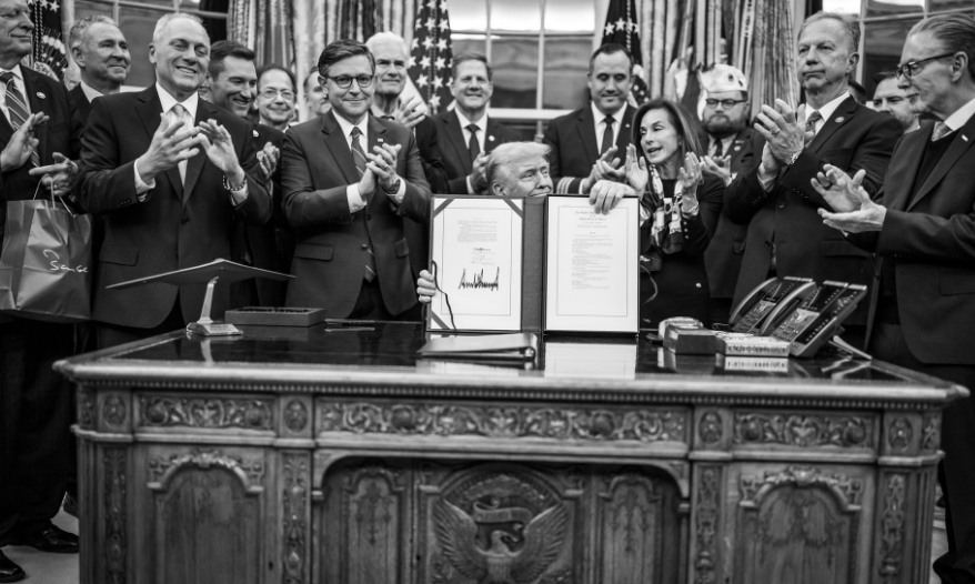 Trump Sanciona Lei e Encerra a Maior paralisação do Governo Americano da História