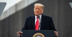 Trump ameaça congressistas democratas com pena de morte por comentários sobre as Forças Armadas