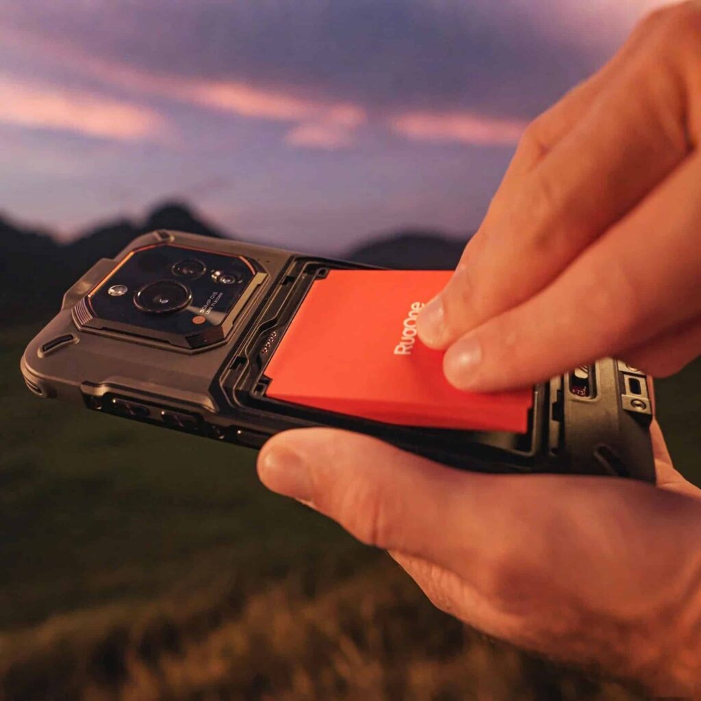 Smartphone para aventuras: Xever 7 Pro troca bateria sem perder dados