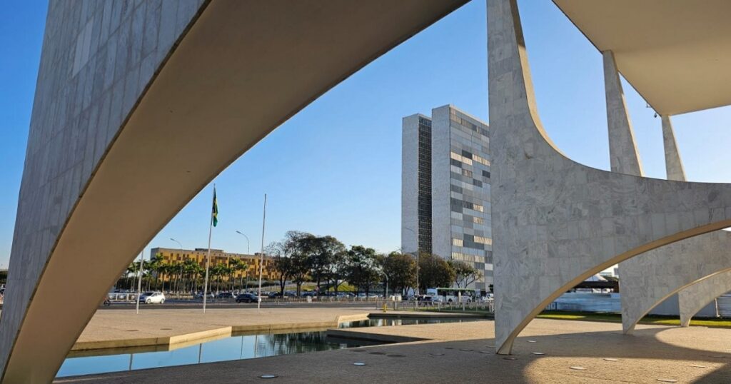 Análise de marco temporal indígena e regra do impeachment mantém tensão entre STF e Congresso; confira agenda