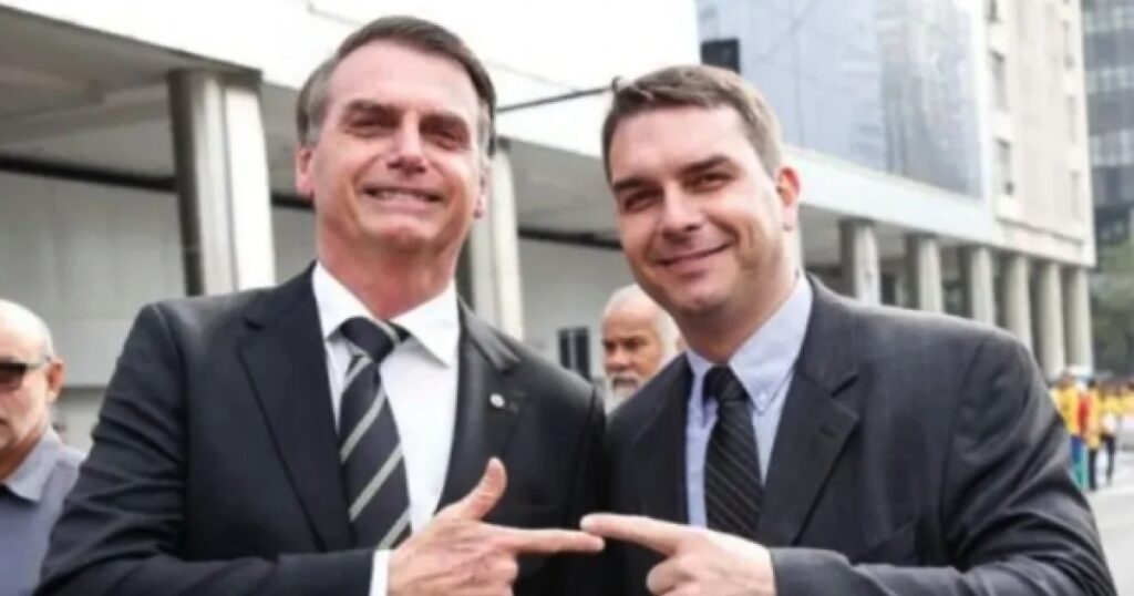Bolsonaro confirma pré-candidatura de Flávio à Presidência em 2026 em carta lida por senador