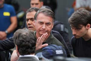 Bolsonaro é submetido a oitava cirurgia desde o atentado de 2018 para correção de hérnia inguinal