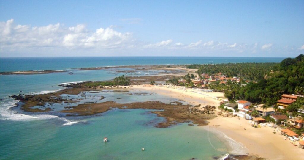 Decreto da prefeitura de Cairu proíbe funcionamento do comércio em Morro de São Paulo durante a madrugada