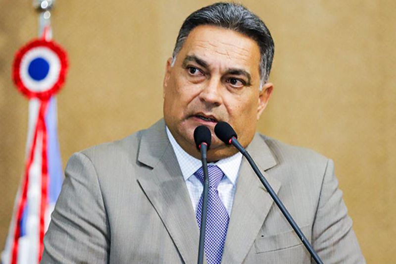 Dez deputados da base do governo assinam requerimento em favor da candidatura de Luciano Araujo ao TCE