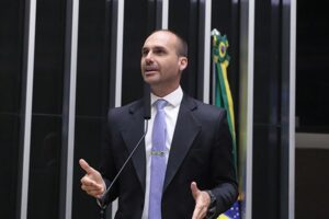 Eduardo lamenta suspensão de sanção contra Moraes e fala em oportunidade perdida