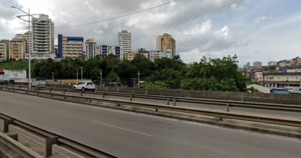 Homem é assassinado dentro de carro na Via Expressa de Salvador